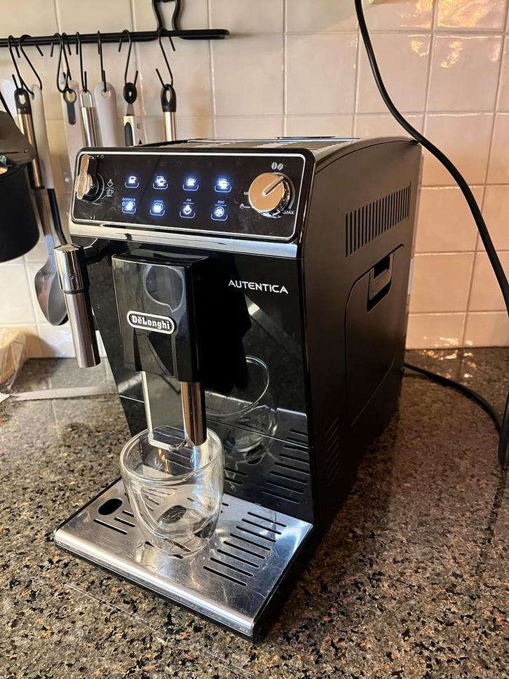 Delonghi Authentica Volautomaat Koffiemachine, Witgoed en Apparatuur, Koffiezetapparaten, Zo goed als nieuw, Gemalen koffie, Koffiebonen