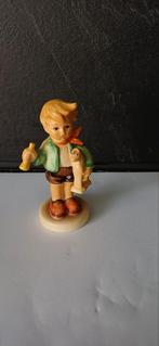 Goebel Hummel Beeldje Jongen met Speelgoed, Ophalen of Verzenden
