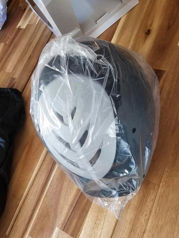 Mooie kinder cap maat S(51cm - 54cm) nieuw in doos beschikbaar voor biedingen