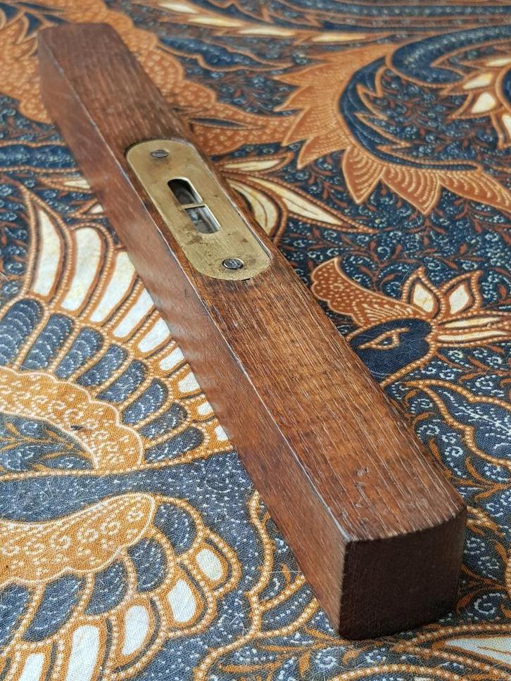 Mooie antieke waterpas uit Engeland van hout en koper 25 cm., Antiek en Kunst, Antiek | Gereedschap en Instrumenten, Ophalen of Verzenden