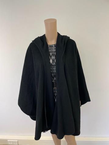 Zwarte wintercape one size beschikbaar voor biedingen
