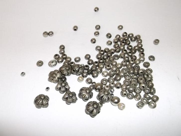 Zilverkleurig Kralen en Tussenkralen voor Upcycling!, Hobby en Vrije tijd, Kralen en Sieraden maken, Gebruikt, Kraal, Ophalen of Verzenden