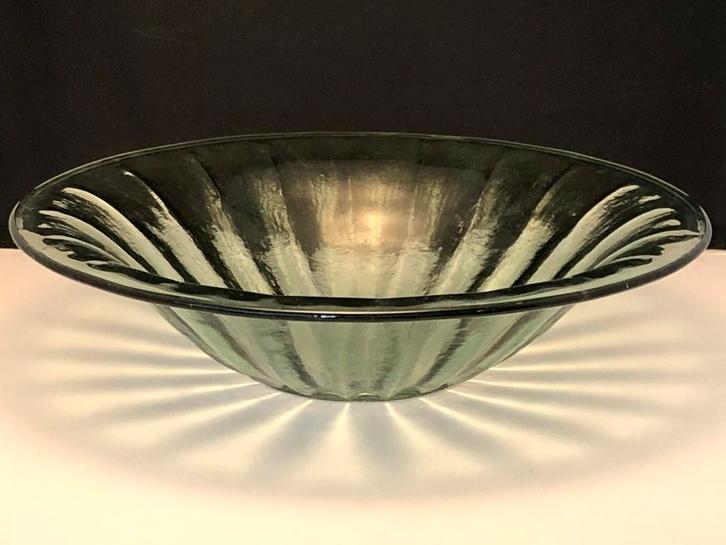 W.J. Rozendaal: lichtgroene fruitschaal 'Bambusa' Ø 28 cm, Antiek en Kunst, Antiek | Glas en Kristal, Ophalen of Verzenden