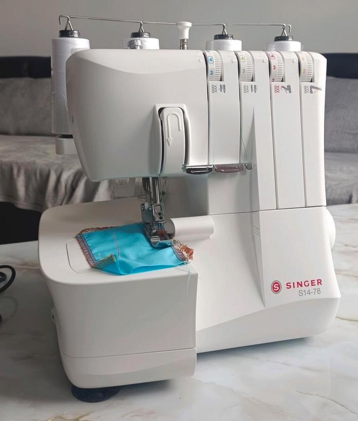 Nieuwe Singer 14SH754 Overlockmachine, Hobby en Vrije tijd, Naaimachines en Toebehoren, Ophalen of Verzenden