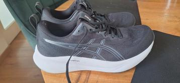 Asics Hardloopschoenen - Maat 42.5 - Zo goed als nieuw beschikbaar voor biedingen