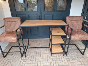 2 Barkrukken en Bartafel. beschikbaar voor biedingen