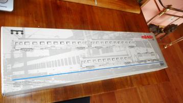 MARKLIN 2867 LUFTHANSA AIRPORT EXPRESS  set loc+ 4 w.,ovp  beschikbaar voor biedingen