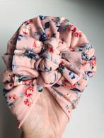 Baby muts roze strikken bloemen 6 mnd - 1 jaar, Ophalen of Verzenden, Nieuw, Meisje