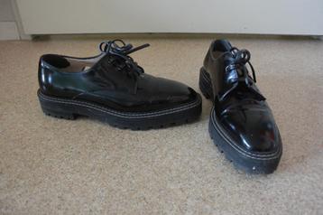 Stuart Weitzman lak schoenen 41 (8 M)  beschikbaar voor biedingen