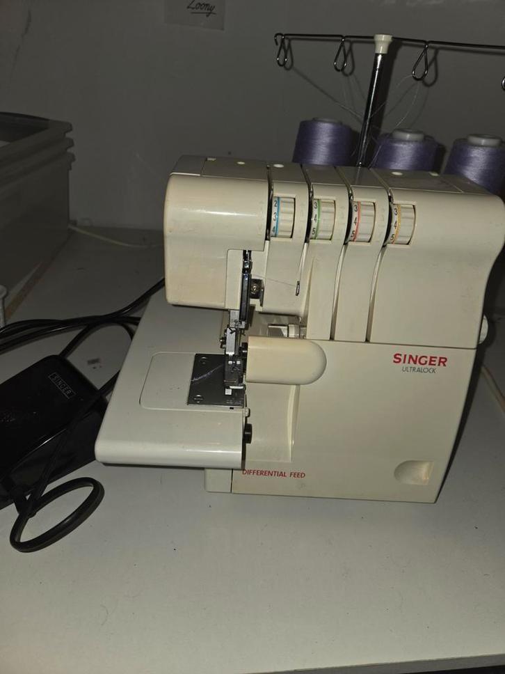 Singer Lockmachine., Hobby en Vrije tijd, Naaimachines en Toebehoren, Gebruikt, Lockmachine, Singer, Ophalen of Verzenden