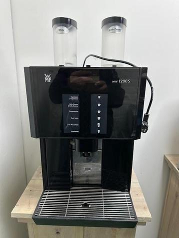 Koffiemachine Wmf 1200S met bonen en melktopping beschikbaar voor biedingen