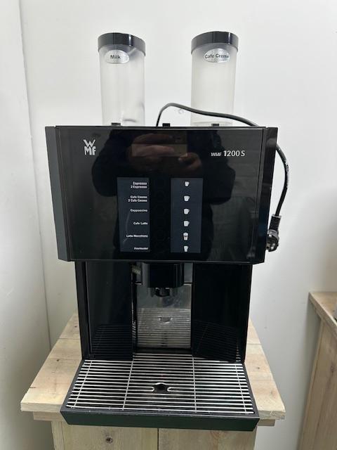 Koffiemachine Wmf 1200S met bonen en melktopping, Witgoed en Apparatuur, Koffiezetapparaten, Zo goed als nieuw, Koffiebonen, Espresso apparaat