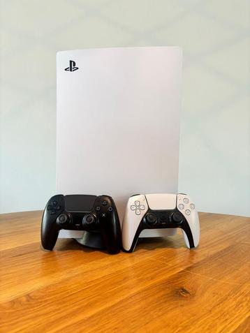 PSP 5 Sony Playstation 5 disk met 2 controllers en 2 spellen beschikbaar voor biedingen