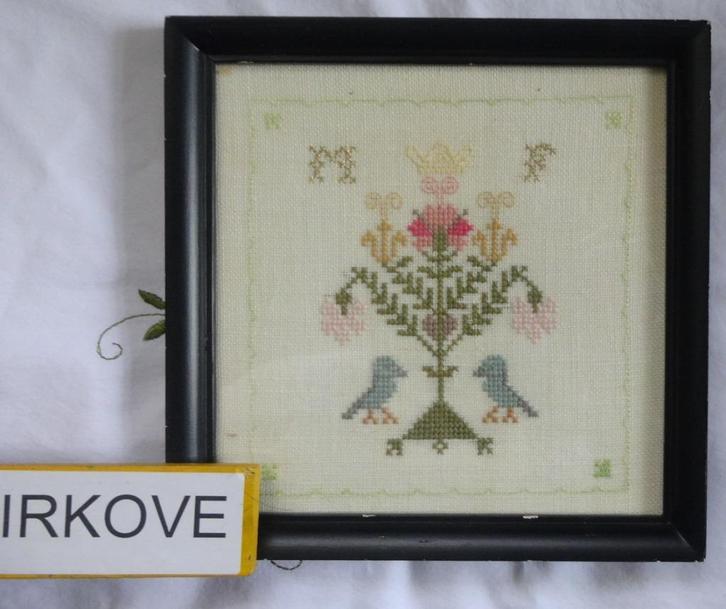 OUD MERKLAPJE MINI IN LIJST * Geborduurd *, Antiek en Kunst, Antiek | Kleden en Textiel, Verzenden