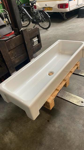 Te koop wasbak L120cm B45cm H20 cm beschikbaar voor biedingen