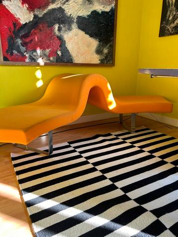 Design bank beschikbaar voor biedingen