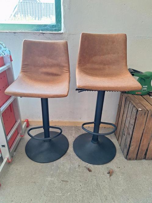 2x cognac leren barkrukken, Huis en Inrichting, Barkrukken, Zo goed als nieuw, 90 cm of meer, Leer, Metaal, 2 krukken, In hoogte verstelbaar