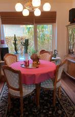 Ronde notenhout eettafel met 4 stoelen, Antiek en Kunst, Antiek | Meubels | Tafels, Ophalen of Verzenden