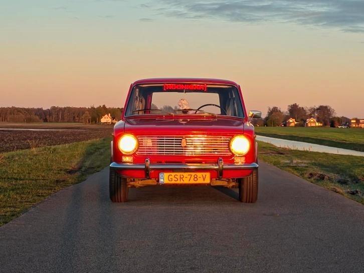 VAZ/LADA 2102 (1981), Auto's, Lada, Particulier, Benzine, Stationwagon, Handgeschakeld, Rood, Achterwielaandrijving, Ophalen