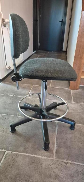 Pasfoto kruk + stoelverkleiner beschikbaar voor biedingen