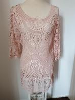 SUPER TRENDY zalmkleur opengewerkte gehaakte lange top, Kleding | Dames, Tops, Ophalen of Verzenden, Nieuw, Maat 38/40 (M), Overige kleuren