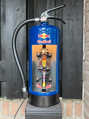 Red Bull blusser met auto beschikbaar voor biedingen