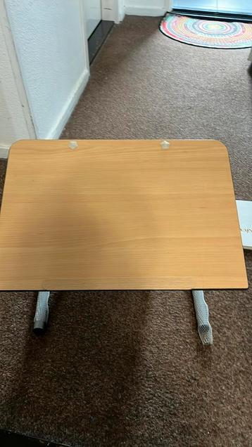 Laptop holder beschikbaar voor biedingen