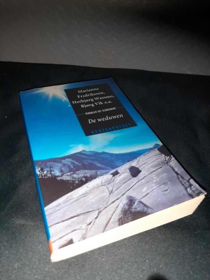 De Weduwen - Verhalen uit Scandinavië, Boeken, Romans, Gelezen, Europa overig, Ophalen of Verzenden