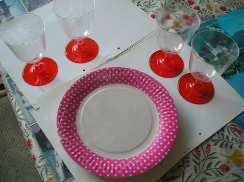 Party servies + bestek(plastic), Huis en Inrichting, Keuken | Servies, Nieuw, Bord(en), Overige stijlen, Overige materialen, Ophalen of Verzenden