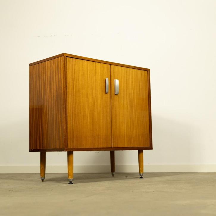 Prachtig vintage bijzetkastje, Huis en Inrichting, Kasten | Roldeurkasten en Archiefkasten, Zo goed als nieuw, Minder dan 100 cm