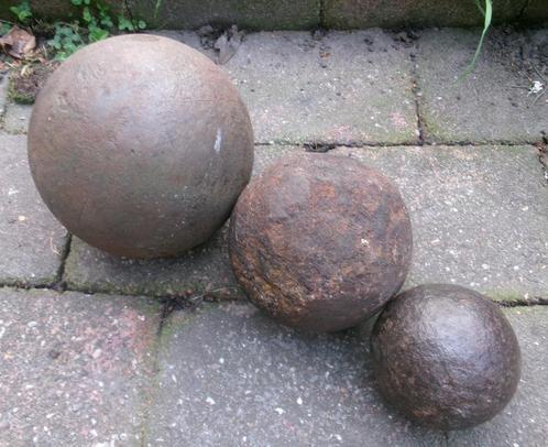 Eeuwenoude kanonskogels, Antiek en Kunst, Antiek | Overige Antiek, Ophalen