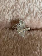 Ring met rinestones, Sieraden, Tassen en Uiterlijk, Ringen, Ophalen of Verzenden, Zo goed als nieuw, Zilver, Dame