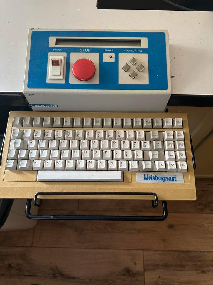 Meistergram M800XLG Borduurmachine, Hobby en Vrije tijd, Borduren en Borduurmachines, Gebruikt, Borduurmachine, Machineborduren