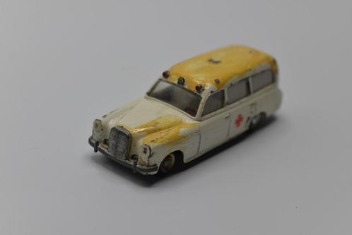 Tekno Mercedes Benz 220S ambulance, Hobby en Vrije tijd, Modelauto's | 1:43, Gebruikt, Auto, Overige merken, Ophalen of Verzenden