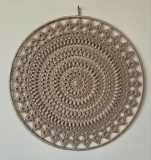 Mooie gehaakte kaki kleurige mandala 40 cm, Huis en Inrichting, Woonaccessoires | Wanddecoraties, Nieuw, Ophalen of Verzenden