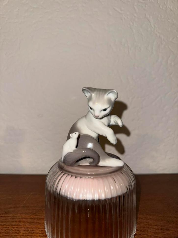 Lladro - cat and mouse figure, Antiek en Kunst, Antiek | Porselein, Ophalen of Verzenden
