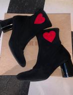 Love Moschino Zwarte Suède Sock Boots met Hart, Ophalen, Zwart, Schoenen met hoge hakken, Gedragen