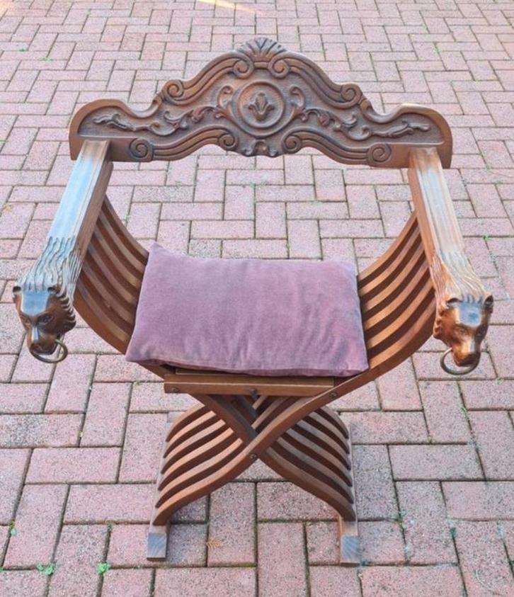 Antieke Bidsstoel met Leeuwenkoppen, Antiek en Kunst, Antiek | Meubels | Stoelen en Banken, Ophalen
