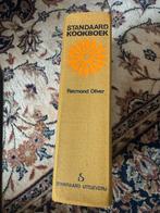 Standaard Kookboek - Raymond Oliver, Gelezen, Voorgerechten en Soepen, Ophalen of Verzenden, Europa