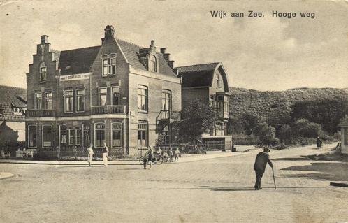 Wijk aan Zee. Hooge weg - volk fietsen - 1936 gelopen, Verzamelen, Ansichtkaarten | Nederland, Gelopen, Noord-Holland, 1920 tot 1940
