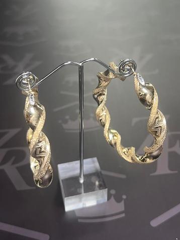 Nieuw goud. 14 karaat. Oorbellen. Wokkels. 6,5 x 1 cm. €2050 beschikbaar voor biedingen