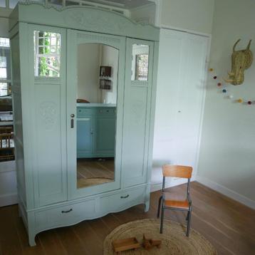 Vintage spiegelkast beschikbaar voor biedingen