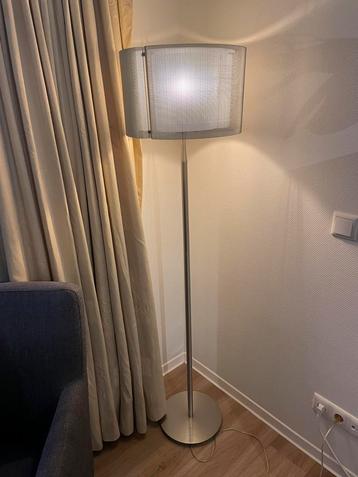 Vloerlamp beschikbaar voor biedingen
