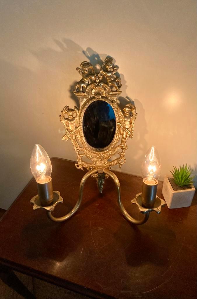 Antieke brons vergulde Franse spiegel lamp cherubijnen., Huis en Inrichting, Lampen | Wandlampen, Zo goed als nieuw, Overige materialen