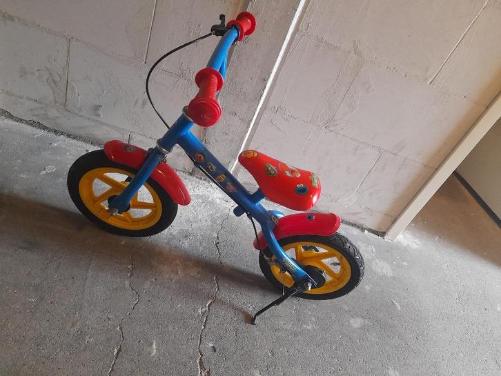 Loopfiets Sesamstraat met handrem en standaard, Kinderen en Baby's, Speelgoed | Buiten | Voertuigen en Loopfietsen, Zo goed als nieuw