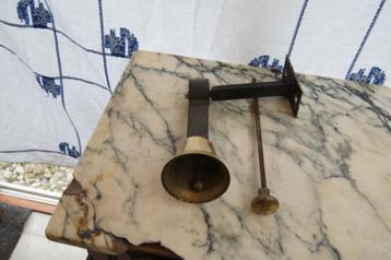 Deurbel met trekker beschikbaar voor biedingen