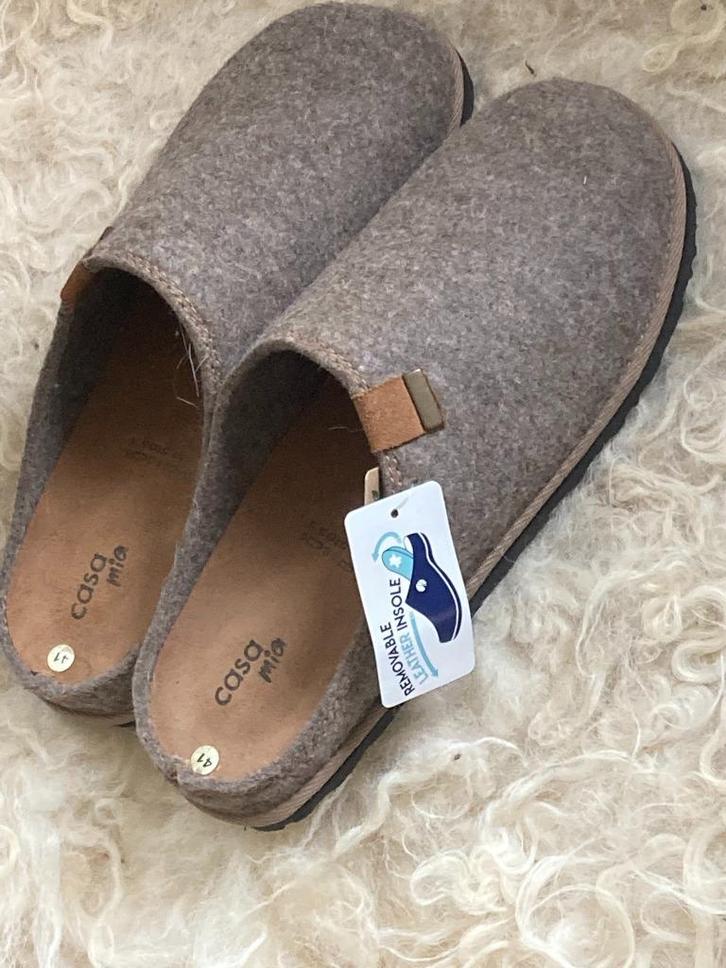 vilten pantoffels maat 41-42, Kleding | Dames, Schoenen, Nieuw, Pantoffels of Sloffen, Bruin, Ophalen of Verzenden