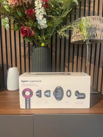 Dyson supersonic HD08 beschikbaar voor biedingen