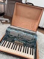 Accordeon, Muziek en Instrumenten, Accordeons, Gebruikt, 72-bas, Toetsaccordeon, Met koffer