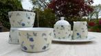 Douwe Egberts servies Wavel Zacht Geel met Blauw Bloemetje, Ophalen of Verzenden, Nieuw, Overige stijlen